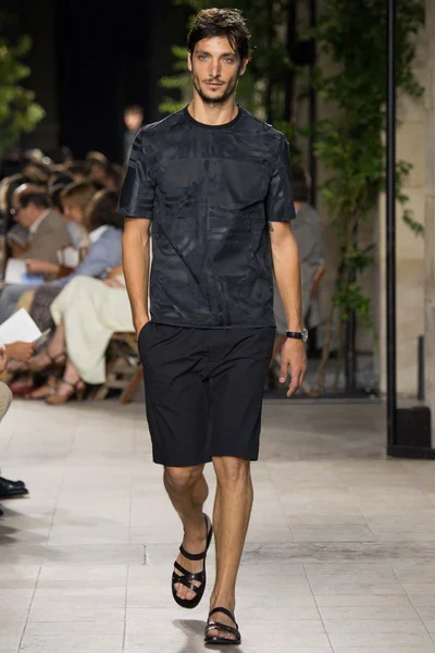 Look 38